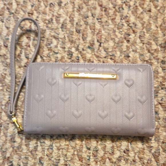 NWOT Betsey Johnson Gray/Dusty Lavender Wristlet Wallet - Picture 1 of 6